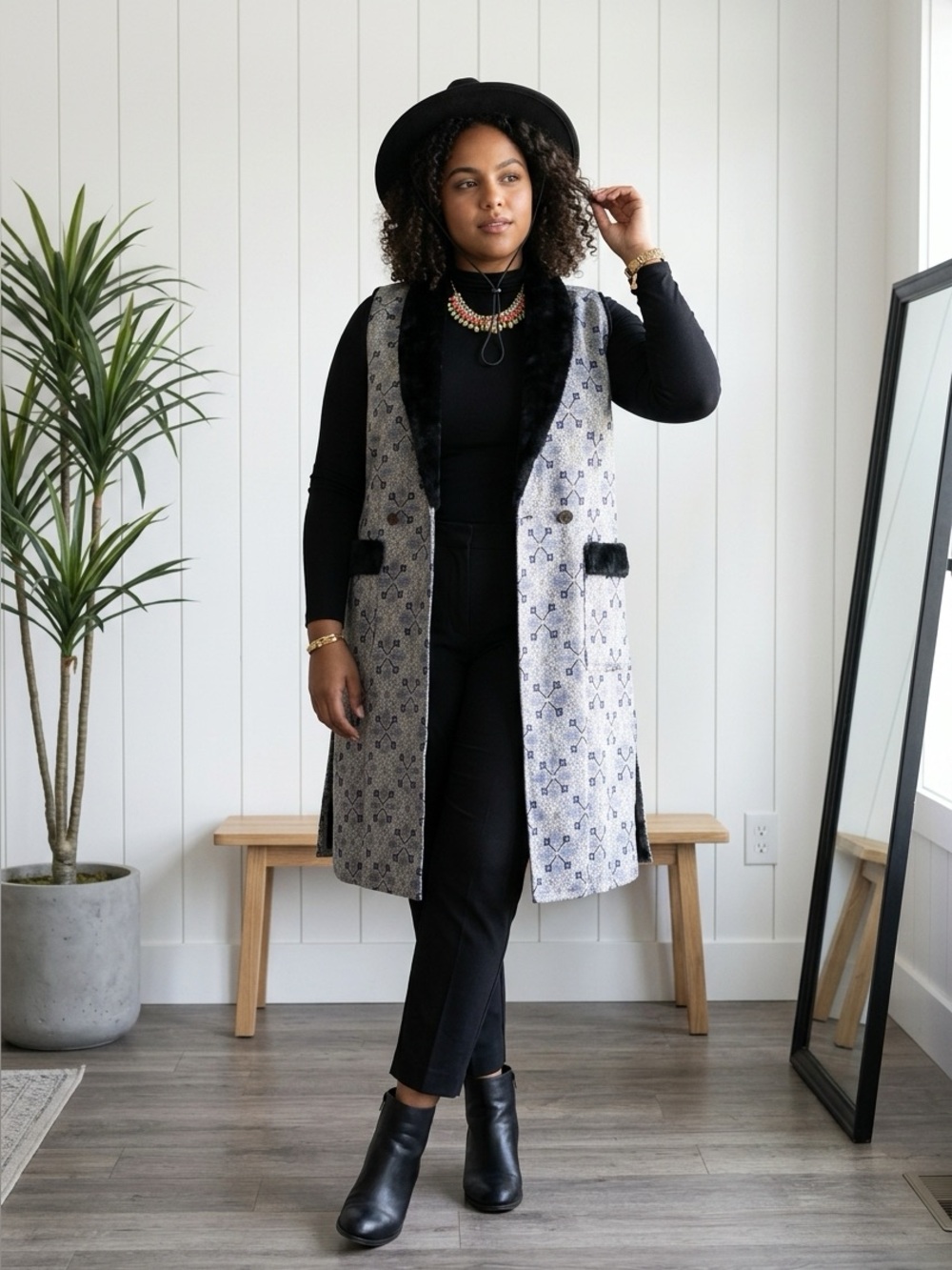 Steve Madden Black and White Geometric Vest (missing belt)